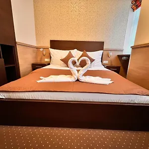 21 And 3* Budapeszt